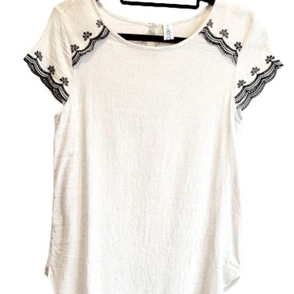 VÉRO Off White Woven Black Embroidered Detailed Short Sleeve Tee Blouse Top 8 - Picture 1 of 6